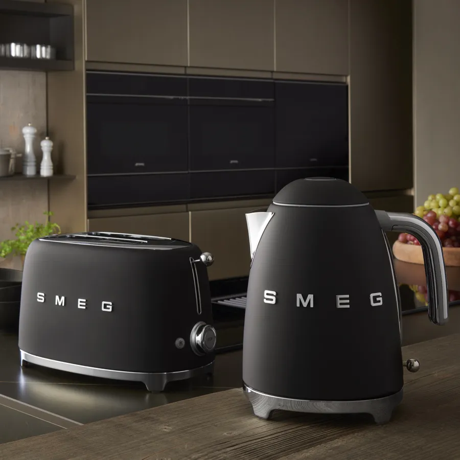 Smeg Bouilloire KLF03BLMEU - Noir mat